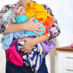 Jak zmiękczacz wody wpływa na twoje pranie?